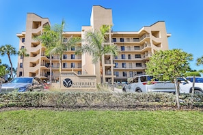 A multi-story hotel with a sign reading 'GULFSIDE VANDERBILT BEACH & HARBOUR CLUB' and the number '9301'. - Vanderbilt Beach & Harbour Club (Naples)