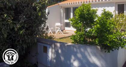 Modern lodging near the beach - 4 guests