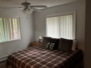 Room - Serene 3-bedroom cottage in charming Harbor Springs awaits you (Harbor Springs)