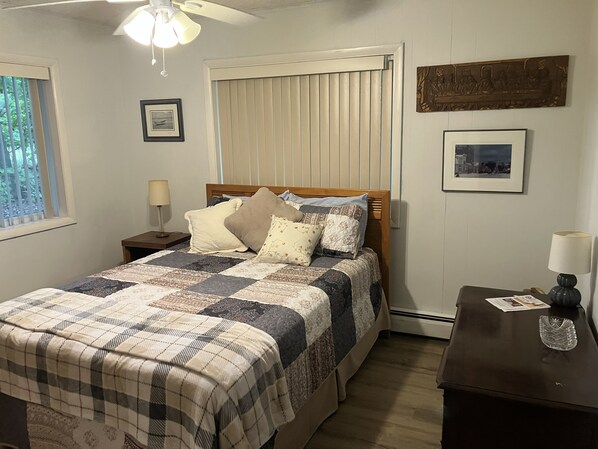 Room - Serene 3-bedroom cottage in charming Harbor Springs awaits you (Harbor Springs)