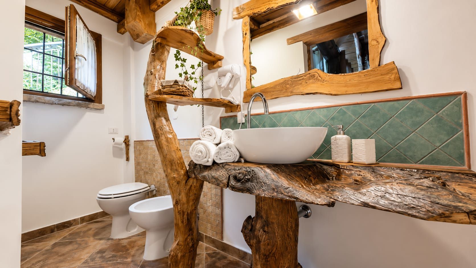 Doccia, asciugacapelli, bidet, asciugamani