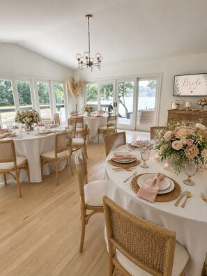 Dining - Still Waters Lakefront Weddings & Events. Boating, Swimming & Sunset Views (Charlotte)