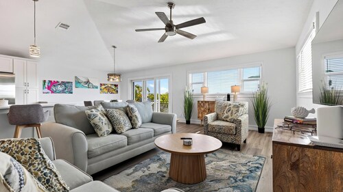 Sanctuary Point by Avantstay Waterfront Pool + Spa Kayak + Fishing Dock Near Beaches