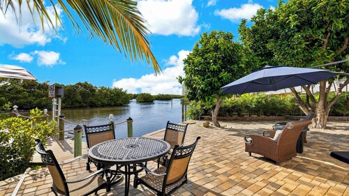 Sanctuary Point by Avantstay Waterfront Pool + Spa Kayak + Fishing Dock Near Beaches