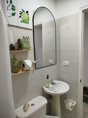 Bathroom - Vrbo Property (Cartagena de Indias)