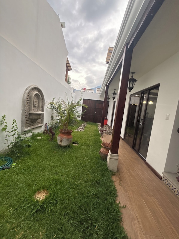 Unclassified image, 1 of 37, button - Spanish Colonial Retreat Volcano Views Antigua (Municipio de Ciudad Vieja)
