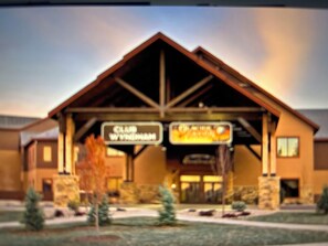 A building with a sign that reads 'CLUB WYNDHAM.' - Wyndham Glacier Canyon at the Wilderness Wisconsin Dells Waterpark. 3 br Condo (Baraboo)