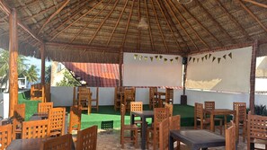 Outdoor dining - Margot (Playa del Carmen)