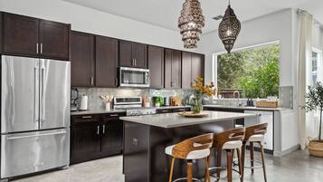 7215 Meador-17
