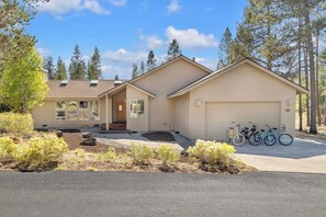 A two-story house with a garage, a covered porch, and a driveway. - AC, Luxury, Comfort, Family, Hot tub, Privacy (Sunriver)