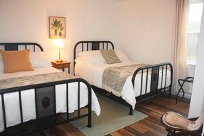 4 chambres, fer et planche à repasser, Wi-Fi gratuit, draps fournis