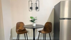 Dining - Cozy Hyde Park Apartment | Near Lake & UChicago (Chicago)