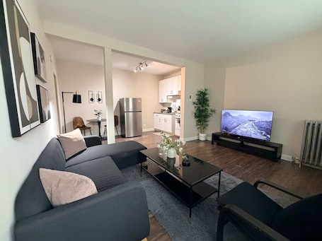 Cozy Hyde Park Apartment | Near Lake & UChicago