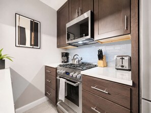 Private kitchen - Cozy Chicago Studio Near Wrigley Field (Chicago)