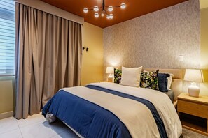 A modern bedroom with a large bed, two bedside lamps, and a ceiling light fixture. - Serene CDMX Stay | Modern (Mexico City)