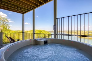 Outdoor spa tub - Majestic Horizon Splendor 4 Bdrm w/Lake Views • Hot Tub • Game Room- Sevierville (Sevierville)