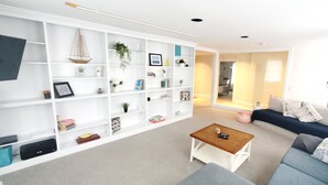 Living area - 3 Bedroom Getaway (Newport)