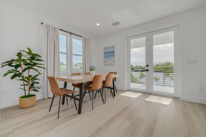 Dining - Waterfront Pool Oasis (Port Richey)