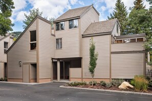A modern multi-story building with a flat roof and horizontal siding. - Park City-Kings Heaven: Steps to Silver Star Lift /Hot Tub, XC Skiing & Golf (Park City)