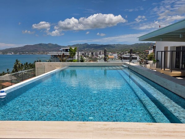 A swimming pool with a view of the sea and mountains. - Vrbo Property (Bucerías)