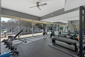 Fitness facility - Contemporary 2BR/2BA in downtown Orlando (Orlando)