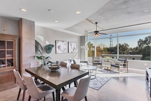 Dining - Contemporary 2BR/2BA in downtown Orlando (Orlando)