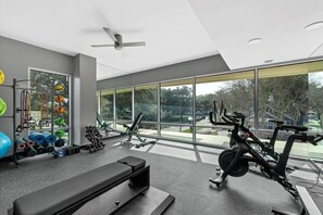 Fitness facility - Contemporary 2BR/2BA in downtown Orlando (Orlando)