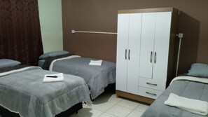 A hotel room with two single beds, a wardrobe, and a bedside table. - Hotel da Luz (Pinhão)