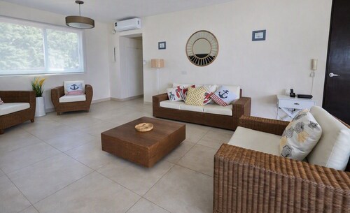 Stunning 3BR Oceanfront Luxury Oasis- Amador Causeway