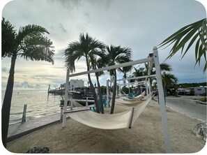 Beach - Tranquil 2-bedroom campground in charming Key Largo with AC and screen terrace (key largo)