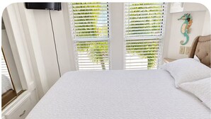 Tabla de planchar con plancha, wifi y ropa de cama 