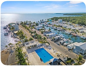Pool - Tranquil 2-bedroom campground in charming Key Largo with AC and screen terrace (key largo)