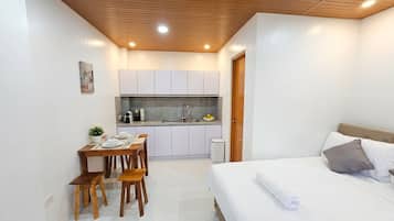 Basic Double Room | Desk, WiFi (free)