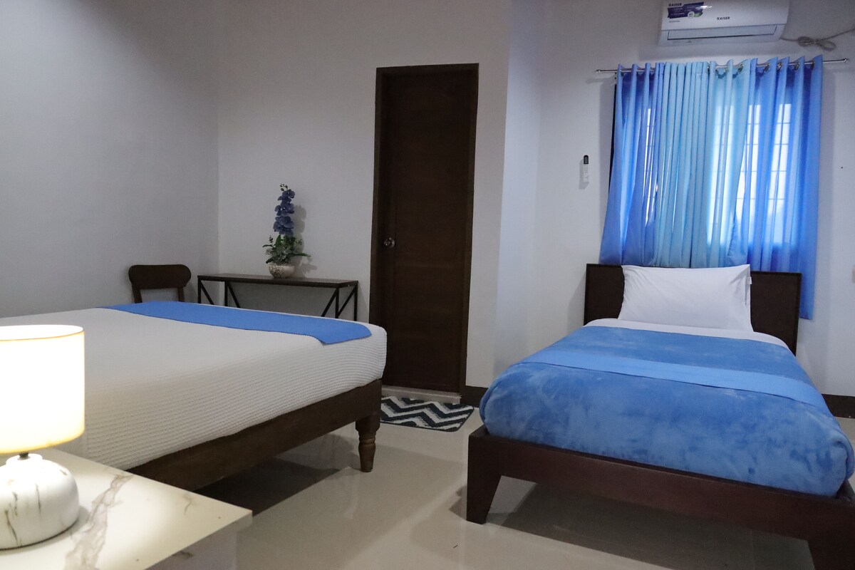 Double Room, Non Smoking, Private Bathroom | Meja, Wi-fi percuma 