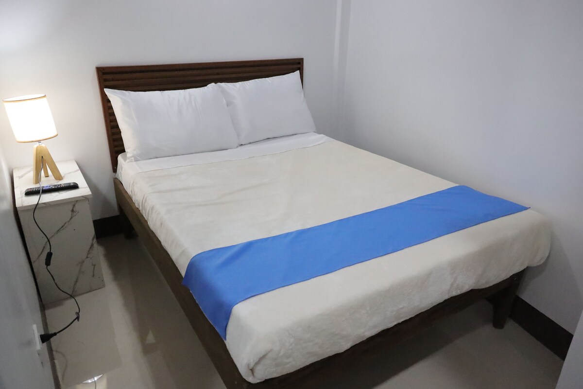 Single Room, Non Smoking, Private Bathroom | Desk, free WiFi