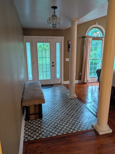 Spacious 4-bedroom house in Delbarton WV with AC