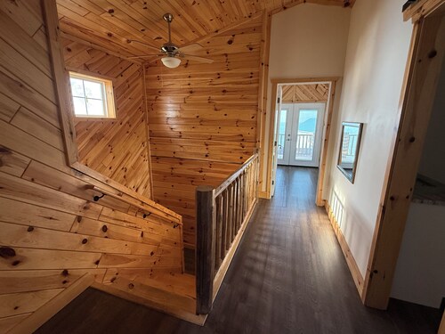 3-bedroom cabin centrally located between Geneva on the lake  & Ashtabula Harbor
