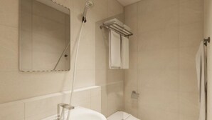 Economy-Zweibettzimmer | Badezimmer