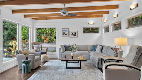 The Grey Piper by Avantstay Ocean Views + Fire Pit + BBQ Walk to Beach