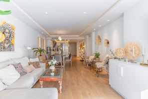 A modern living room with a sofa, coffee table, and decorative items. - GuestReady - Marbella Park (Marbella)