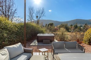 Bañera de hidromasaje al aire libre