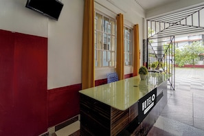 Dining - Hotel O Palarivattom Metro Station (Kochi)