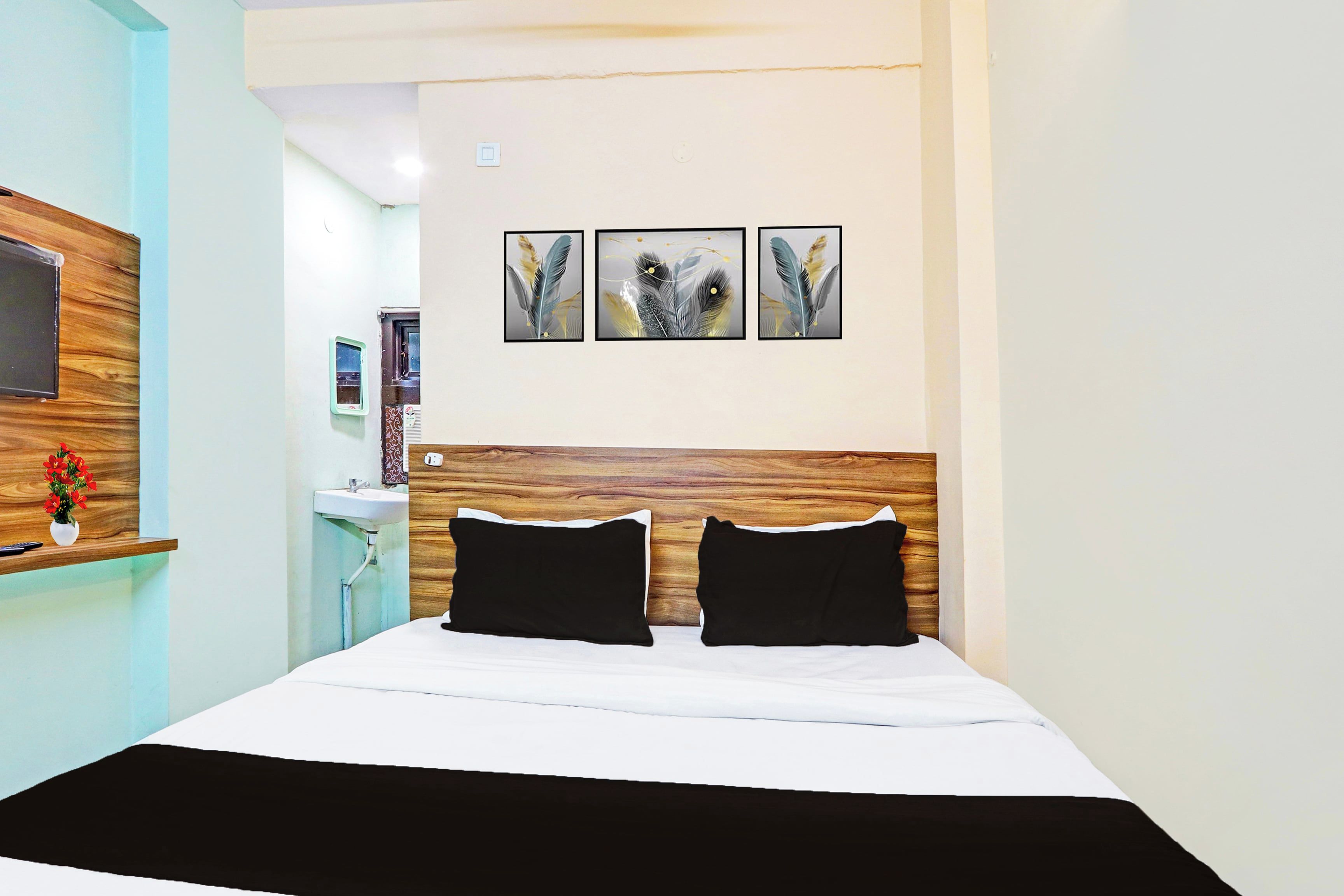 WiFi (free), bed sheets