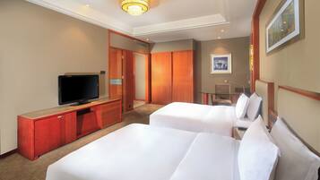 Basic Double Room | In-room safe, desk, laptop workspace, blackout drapes