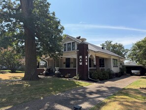 Exterior - 4bed 2ba bungalow for a relaxing stay just a short drive from museums, food &FSM (Fort Smith)