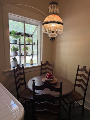 Dining - 4bed 2ba bungalow for a relaxing stay just a short drive from museums, food &FSM (Fort Smith)
