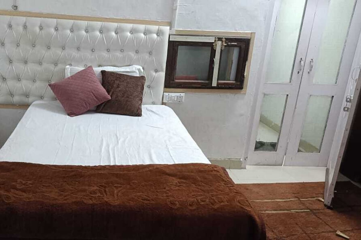 Standard Room | Rollaway beds (surcharge), WiFi (free), bed sheets