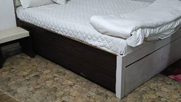 Deluxe Room | Rollaway beds (surcharge), WiFi (free), bed sheets