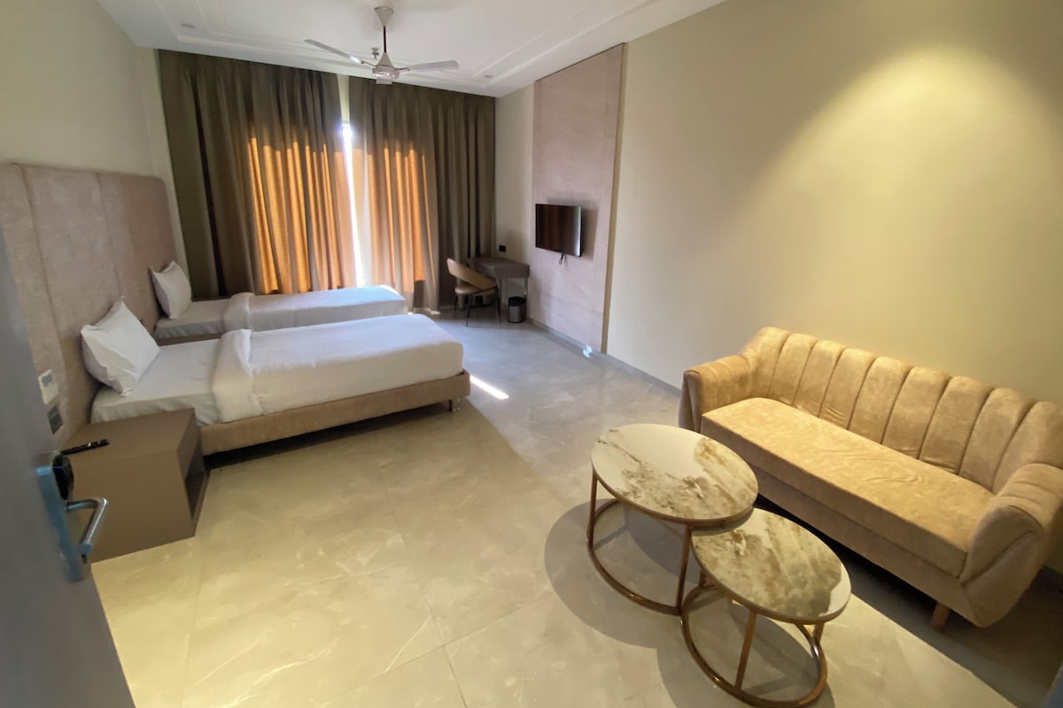 Double or Twin Room | Desk, laptop workspace, WiFi (free)