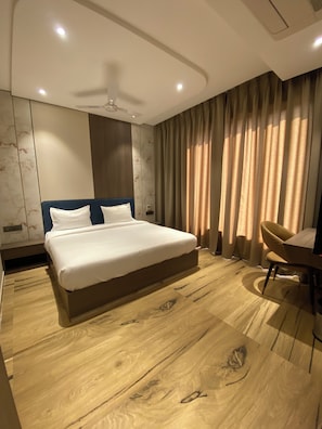 Suite | Desk, laptop workspace, WiFi (free) - Panchtala Resort (Mirzapur)